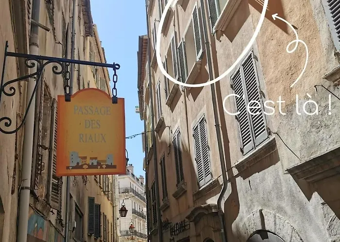 L'escale - Entre Et Marche * Τουλόν